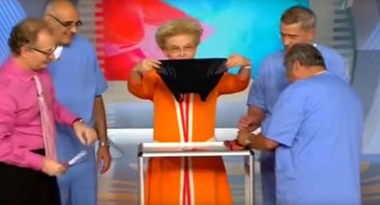 Их ответ санкциям: На российском ТВ учат делать женский топ из мужских трусов