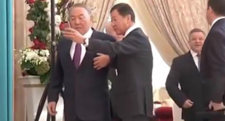 Назарбаев на саммите СНГ отказал в селфи миллиардеру