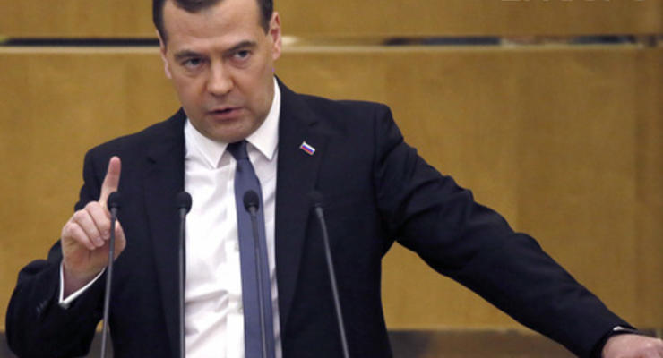 Медведев назвал отказ США говорить с ним "глупым поведением"