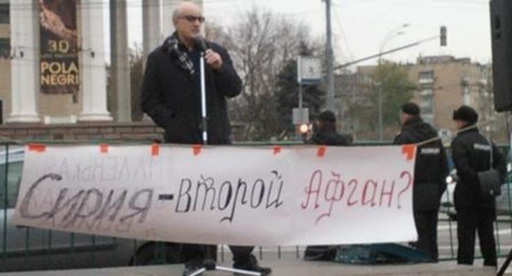 На антивоенном митинге в Москве задержали двух человек
