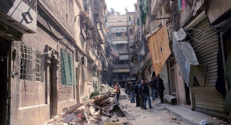 В Сирии после бомбежки Алеппо дома покинули 70 тыс человек - СМИ