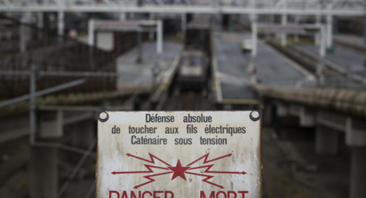 Работу тоннеля под Ла-Маншем приостановили из-за мигрантов