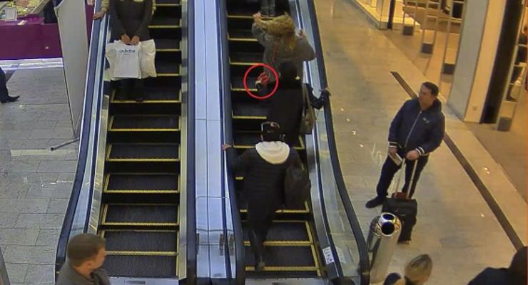 В торговом центре Киева на краже поймали двух иностранок