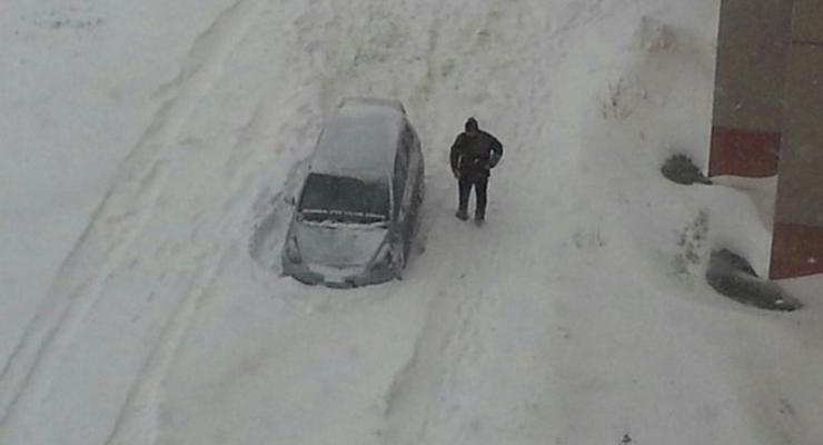 Российский Омск завалило аномальным снегом