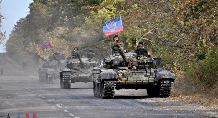 Боевики ДНР показали "отвод" танков от линии разграничения