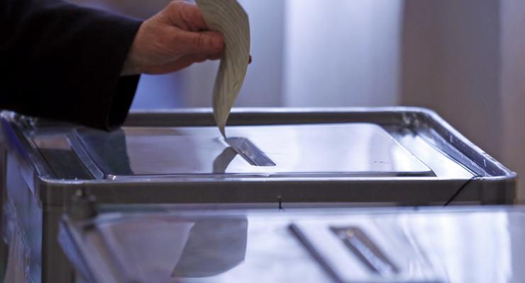Скандал на выборах: комиссия перепечатает 12 тысяч бюллетеней в Мариуполе