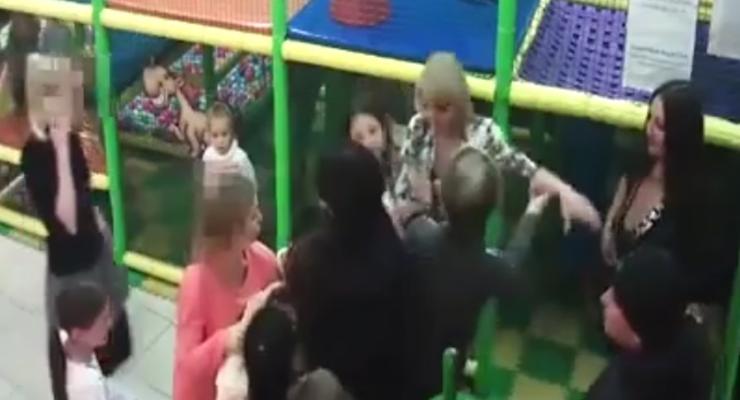 В России детский праздник закончился пьяной дракой