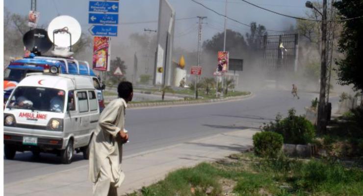 В Пакистане перевернулся пассажирский автобус, 15 погибших