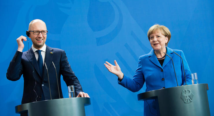 Меркель призвала Яценюка побороть коррупцию в Украине
