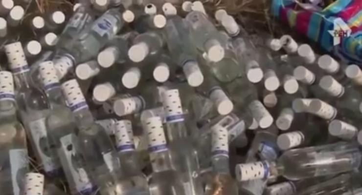 Счастье привалило: в Саратовской области уже неделю "спасают" водку из перевернувшейся фуры