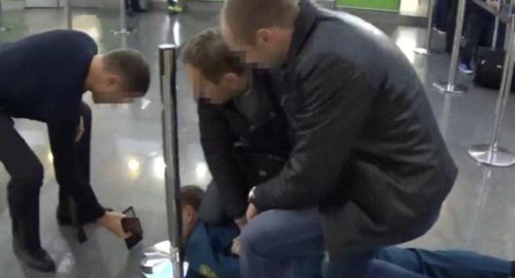 На взятке задержан инспектор таможенного поста Борисполь-аэропорт