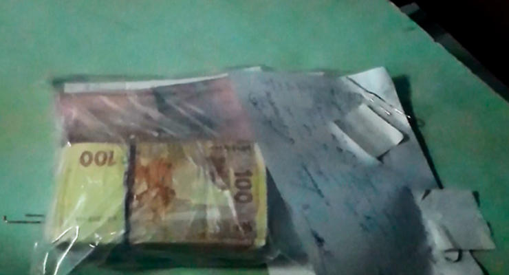 В Николаеве у главы комиссии нашли деньги и пустые конверты