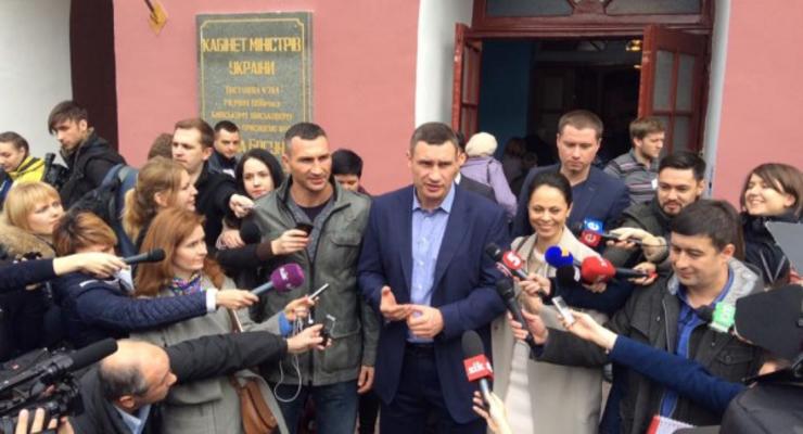 Экзит-полл КИУ: На выборах в Киеве лидируют Кличко и БПП