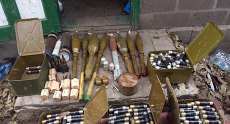 В Донецкой области милиция обнаружила арсенал боеприпасов в частном доме