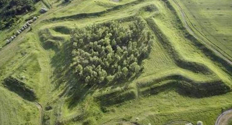 В Харьковской области фермер снес бульдозером вал крепости XVIII столетия