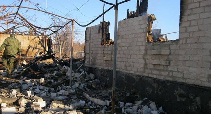 Появились новые фото последствий взрывов на складе боеприпасов в Сватово