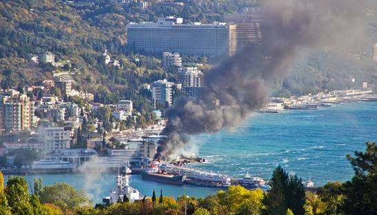 В Ялте горел пассажирский теплоход "Саманта Смит"