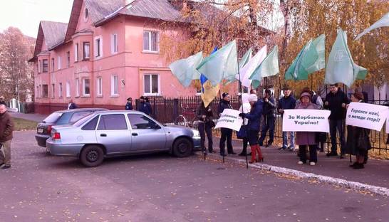 Корбана в бронированной машине привезли на суд в Чернигов