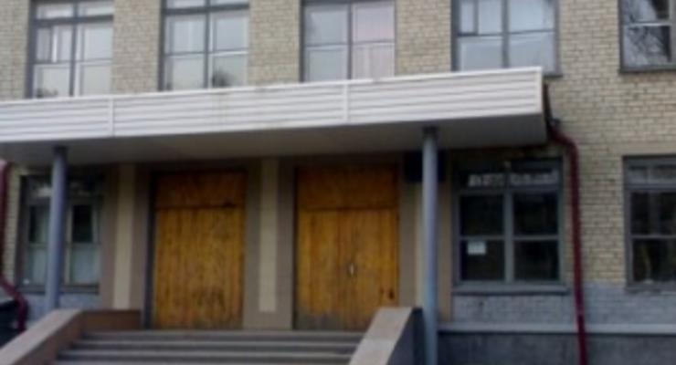 В Донецке из-за обстрелов прерваны занятия в школах