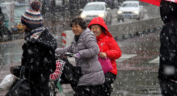 Первый снег парализовал автомобильное и ж/д сообщение в Китае