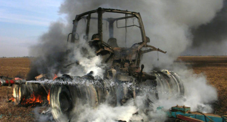 В Донецкой области трактор подорвался на мине, два человека ранены