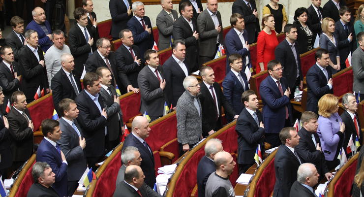 Депутатам предлагают начинать заседание Рады с молитвы