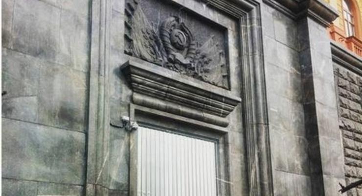 Художника Павленского, совершившего поджог здания ФСБ в Москве, обвиняют в вандализме