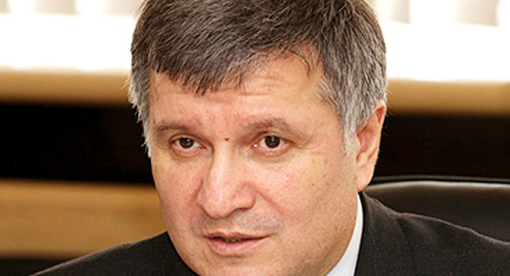 Аваков заявил, что Фирташу вручили повестку на допрос