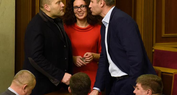 Кандидатов в мэры Киева Кличко и Березу заметили за оживленной беседой
