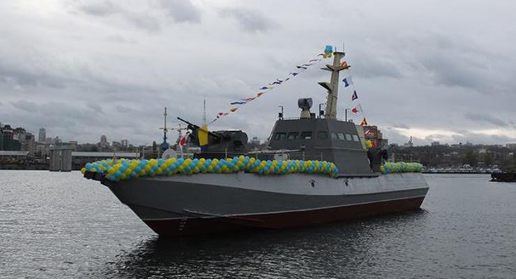 В Киеве на воду спустили новый бронированный катер класса Гюрза-М