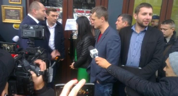 Группа народных депутатов пикетировала кафе в киевском Доме профсоюзов