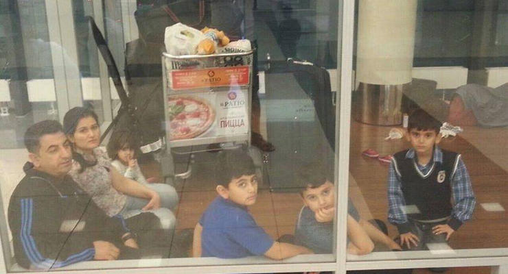 Сирийская семья, живущая в аэропорту, написала письмо Путину