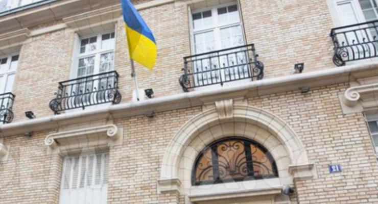 Посольство Украины во Франции открыло горячую линию для родственников пострадавших от терактов