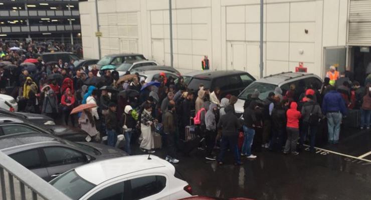 Из аэропорта Гатвик в Лондоне эвакуируют людей