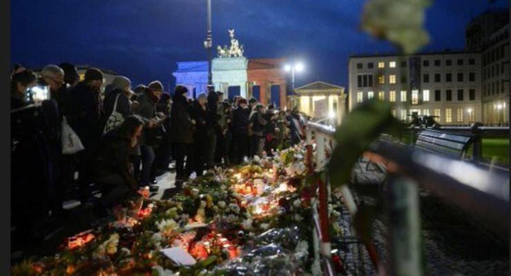Как во всем мире вспоминают жертв терактов в Париже