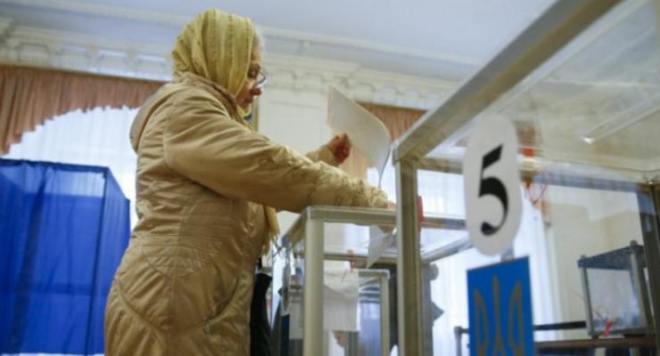 В Кировограде начали работу избирательные участки для голосования во втором туре выборов мэра