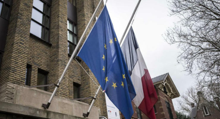 ЕС созывает экстренный саммит из-за терактов в Париже