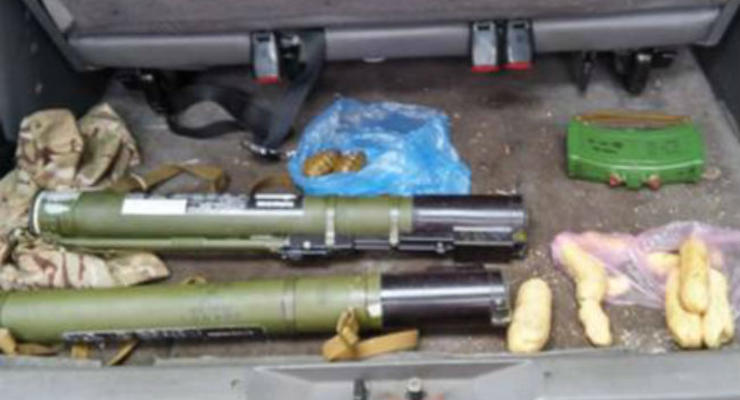 В Мариуполе в машине нашли противотанковые гранатометы и пластид