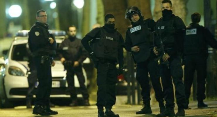 Террористка-смертница успела взорвать себя в ходе спецоперации в Париже  - СМИ
