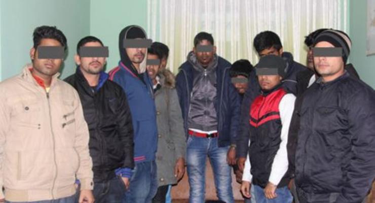 Полиция задержала 15 нелегалов из Индии и Шри-Ланки