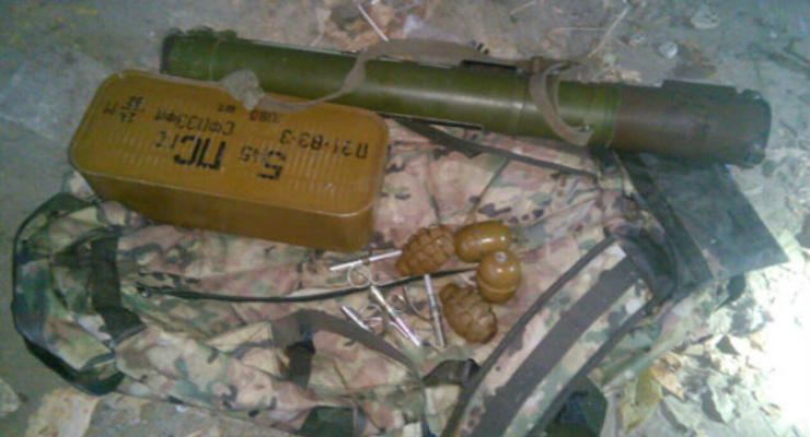 В Харькове полицейские нашли сумку с гранатометом и боеприпасами