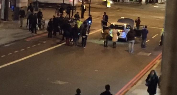 В Лондоне полиция взорвала подозрительный автомобиль