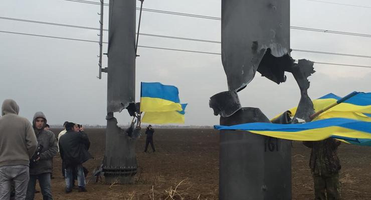 Идут переговоры с активистами для начала ремонта опор - Укрэнерго