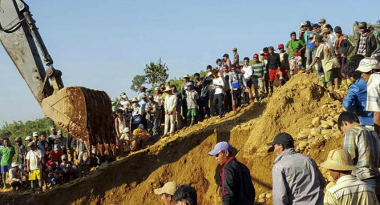 Число жертв оползня на шахте в Мьянме достигло 104 человека