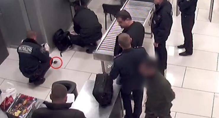 Полиция изъяла гранату у военного в аэропорту "Киев"