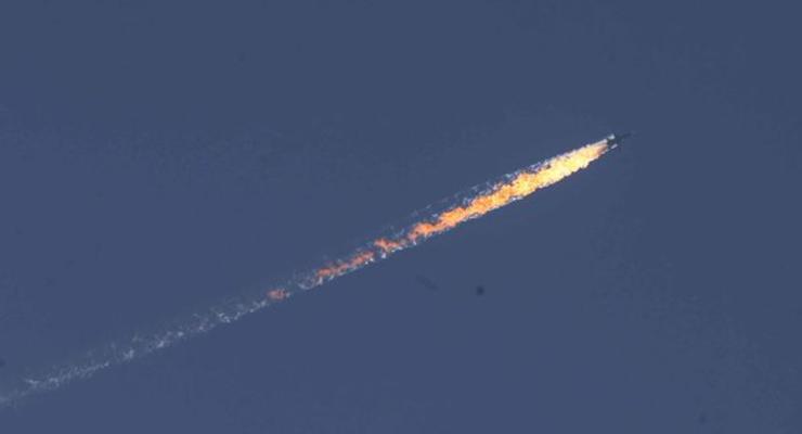 На границе Сирии с Турцией сбит военный самолет