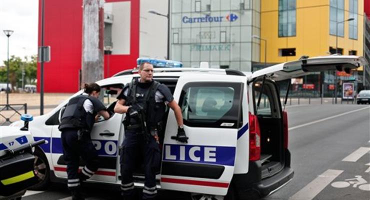 Во Франции неизвестные захватили заложников на заправке
