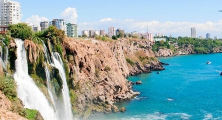 Российские туроператоры прекратили продавать путевки на курорты Турции