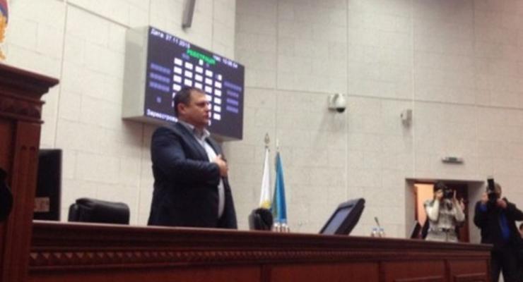 Филатов принял присягу мэра Днепропетровска под крики депутатов "ганьба"