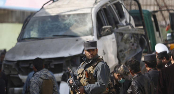 Афганский чиновник избежал гибели после нападения террориста-смертника